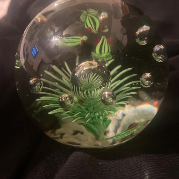 Vintage hand blown glass paper weight - Picture 2 of 3